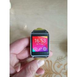 Nette Samsung Gear Smartwatch sm-v700