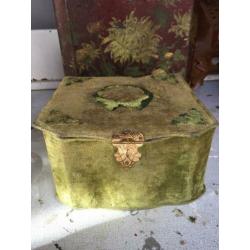 Kragen doosje groen vintage stoffen brocante doos