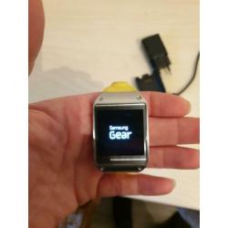 Nette Samsung Gear Smartwatch sm-v700