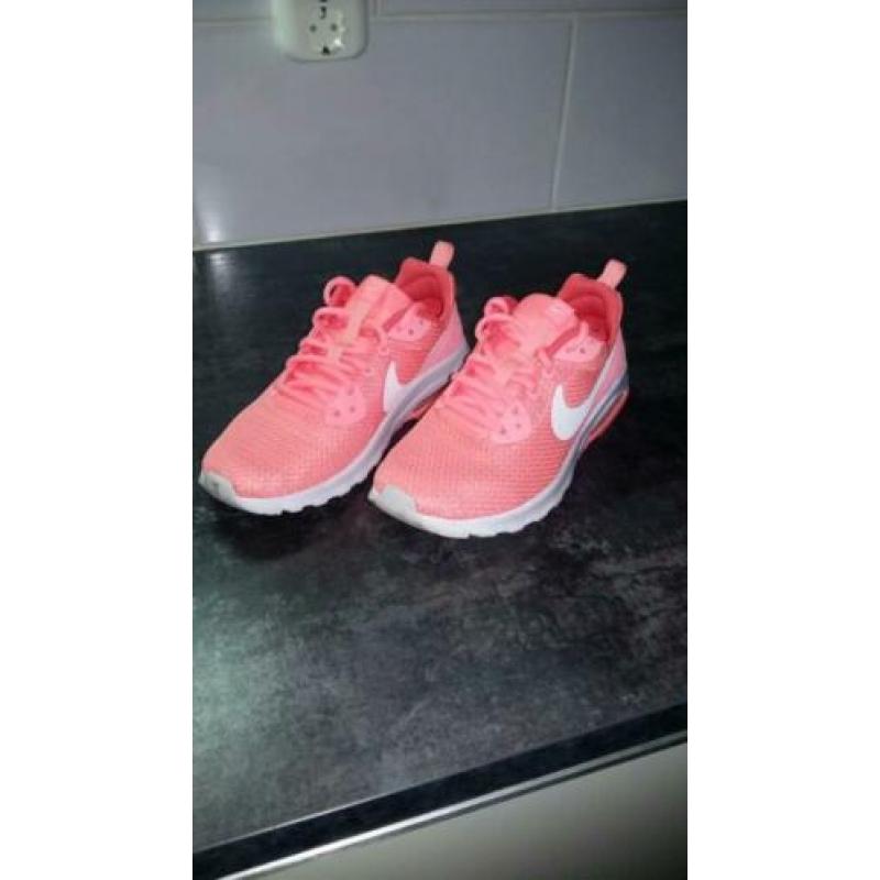 Roze Nike air sport schoenen.