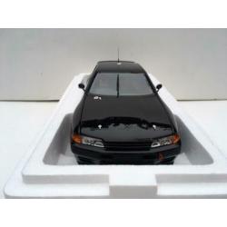 Nissan Skyline GT-R R32 Plain Body zwart 1992 1:18 (nieuw)