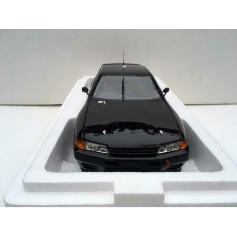 Nissan Skyline GT-R R32 Plain Body zwart 1992 1:18 (nieuw)