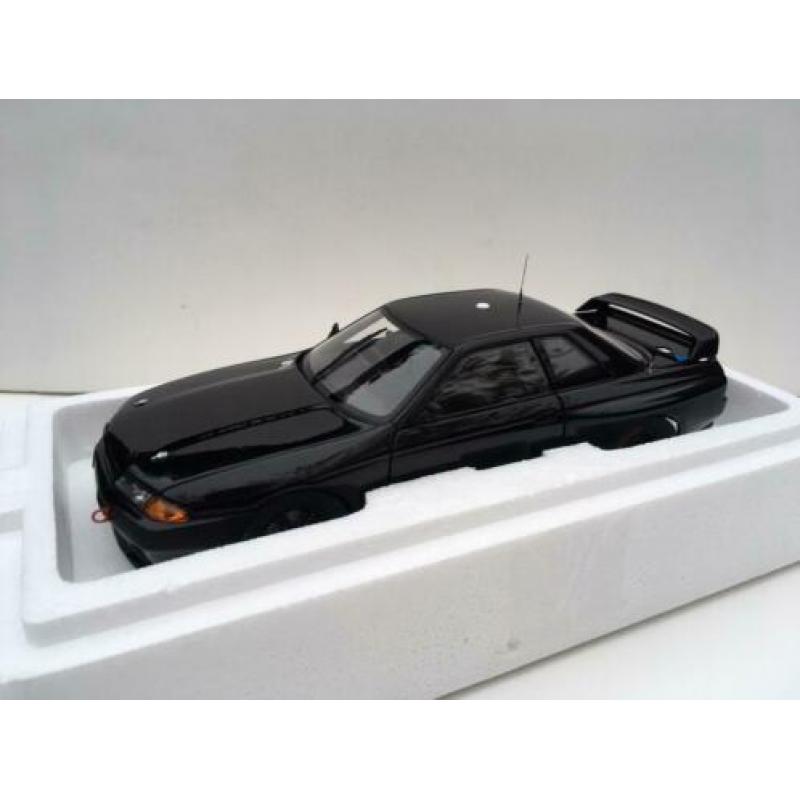 Nissan Skyline GT-R R32 Plain Body zwart 1992 1:18 (nieuw)