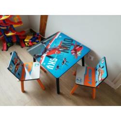 Tafeltje 2 stoelen planes