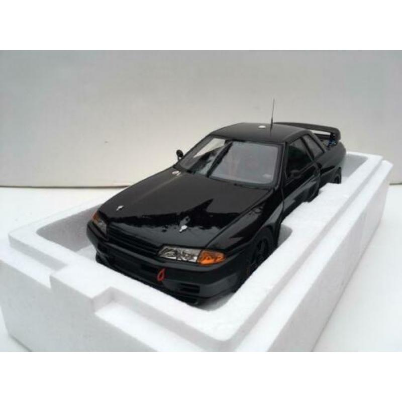 Nissan Skyline GT-R R32 Plain Body zwart 1992 1:18 (nieuw)