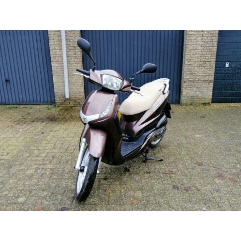 Peugeot tweet snor scooter