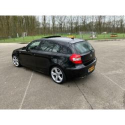 BMW 1ER Reihe 2006 Zwart High executive