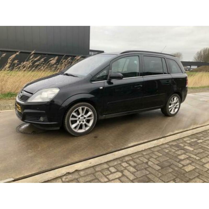 Opel Zafira 2.2 AUT 2006 Zwart