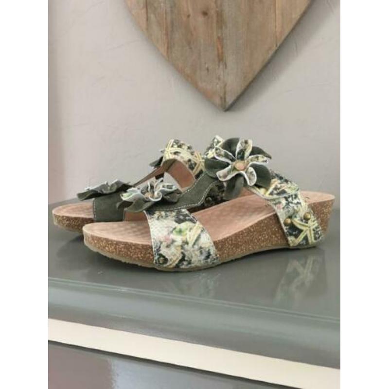 Nieuwe Laura vita sandalen/slippers in maat 38.