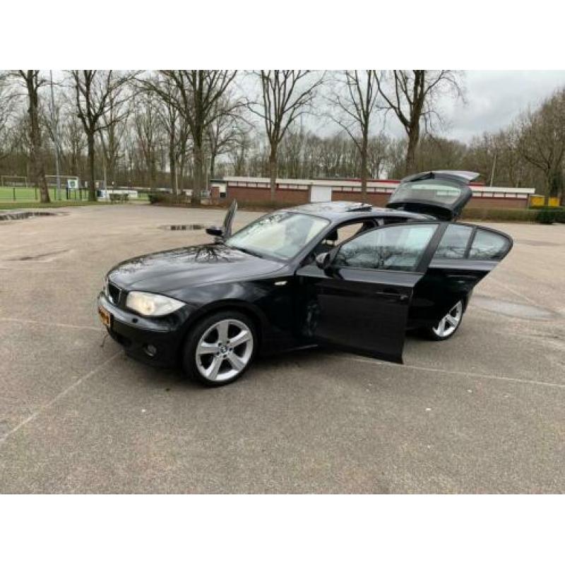 BMW 1ER Reihe 2006 Zwart High executive