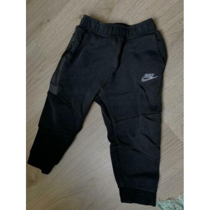 Nike tech fleece trainingspak zwart grijs 18/24 maanden