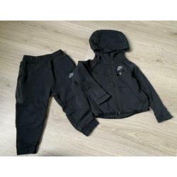 Nike tech fleece trainingspak zwart grijs 18/24 maanden