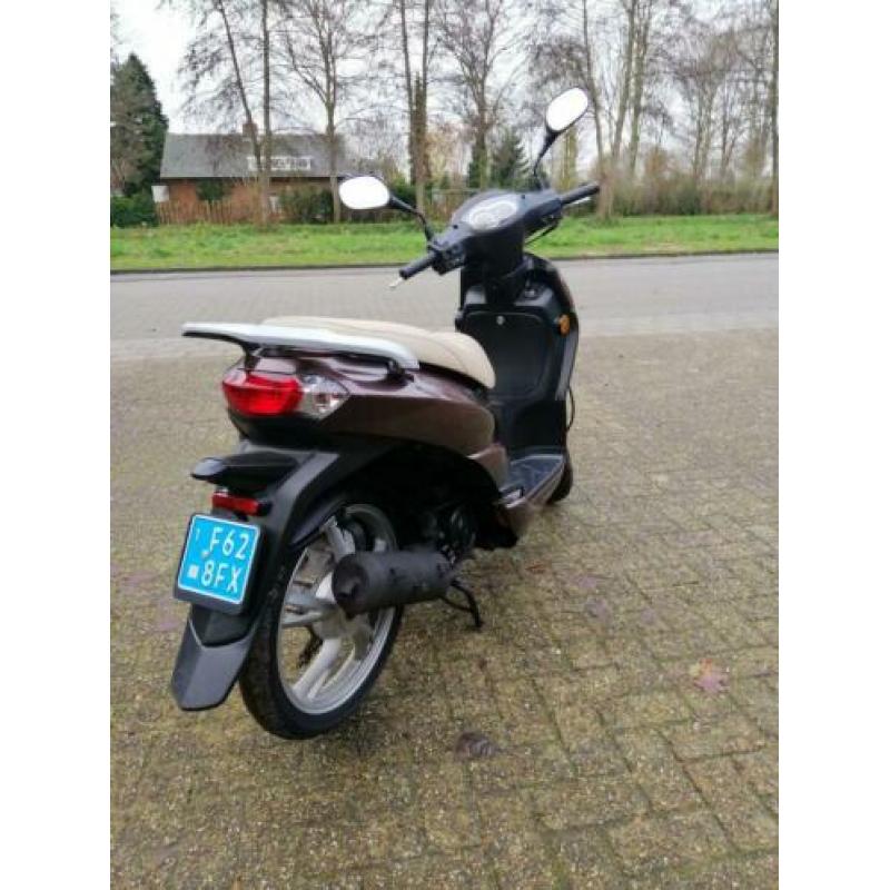 Peugeot tweet snor scooter