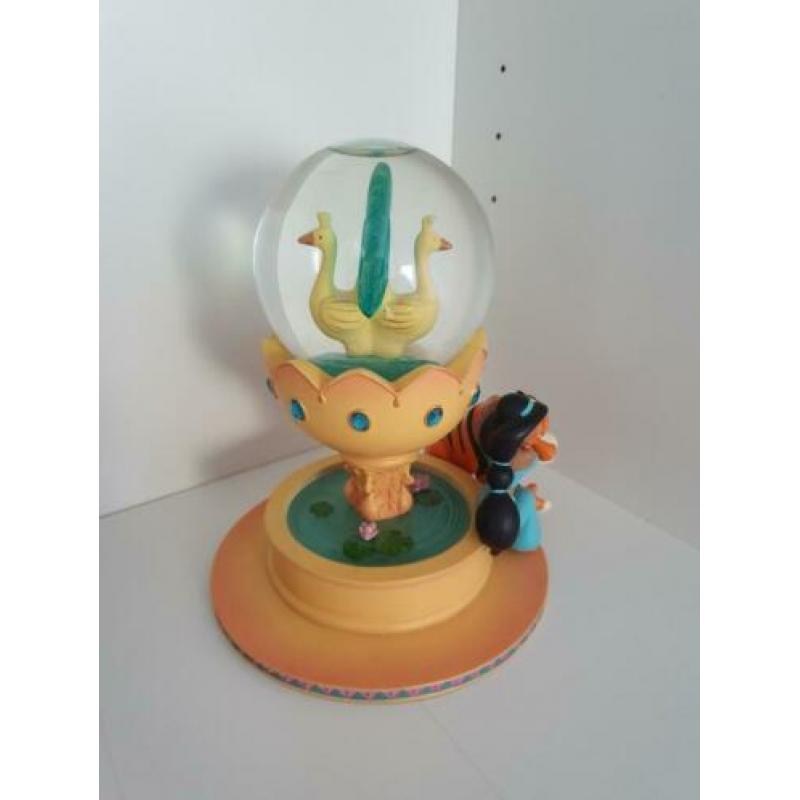 disney snowglobe yasmine en rajah van aladdin