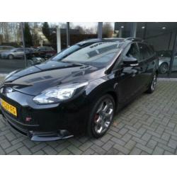 Ford FOCUS WAGON 2.0 ECOBOOST 251pk ST-3 ,Recaro,Navi,Ecc,P