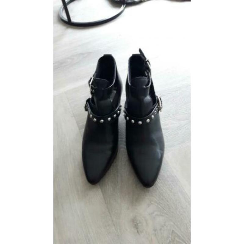 Stoere zwarte damesschoen met studs Manfield leer 39