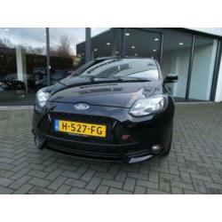 Ford FOCUS WAGON 2.0 ECOBOOST 251pk ST-3 ,Recaro,Navi,Ecc,P