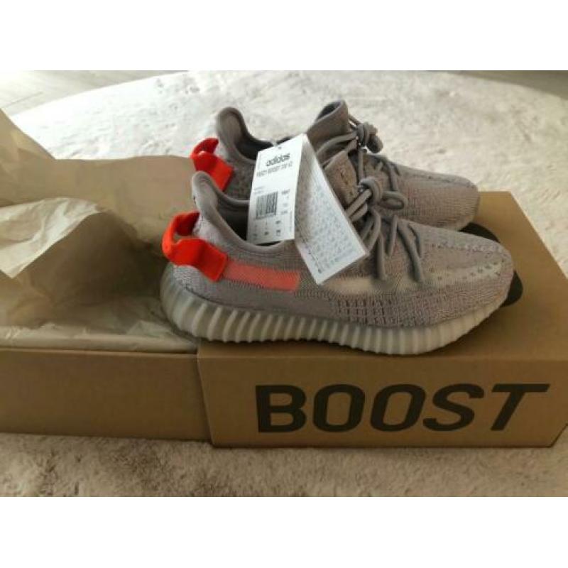 Yeezy boost 350 v2 taillight