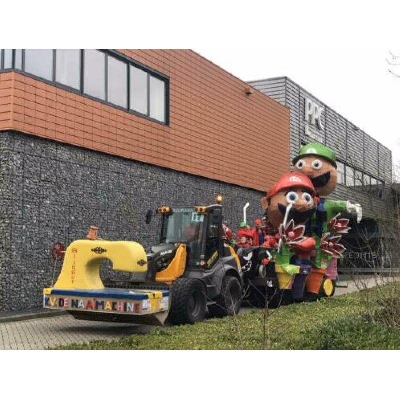 Carnavalswagen met draaiende delen super mario