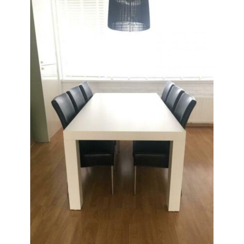 Witte tafel met 6 stoelen,dressoir,tvmeubel en 2 salontafels