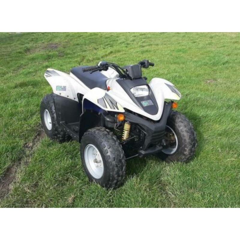 Quad met kenteken.