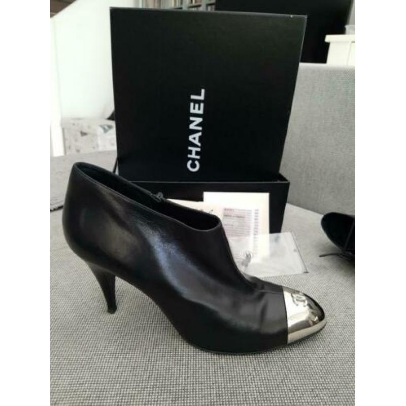 Chanel schoenen spiegelneuzen 40 1/2. Nieuwstaat! Laarsjes