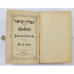 judaica / oud joods gebedenboek met zilverbeslag op fluweel