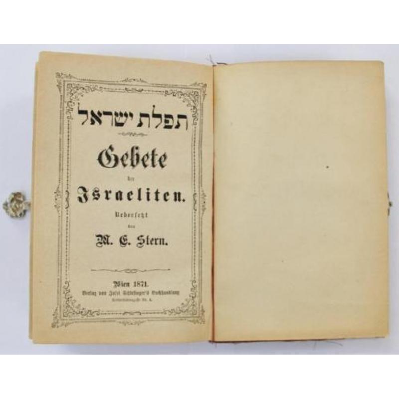 judaica / oud joods gebedenboek met zilverbeslag op fluweel