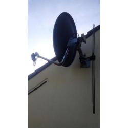 Complete schotel met radio antenne.