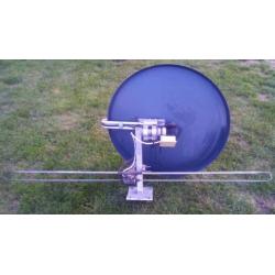 Complete schotel met radio antenne.