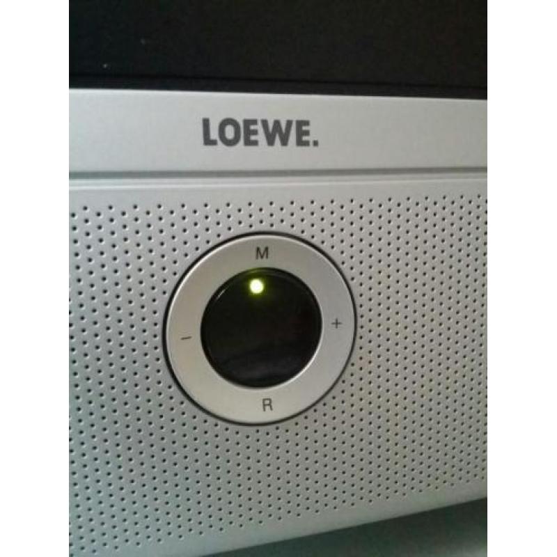 LOEWE Modus LCD TV Fullhd+ 2x HDMi 32 inch + dressoirvoet