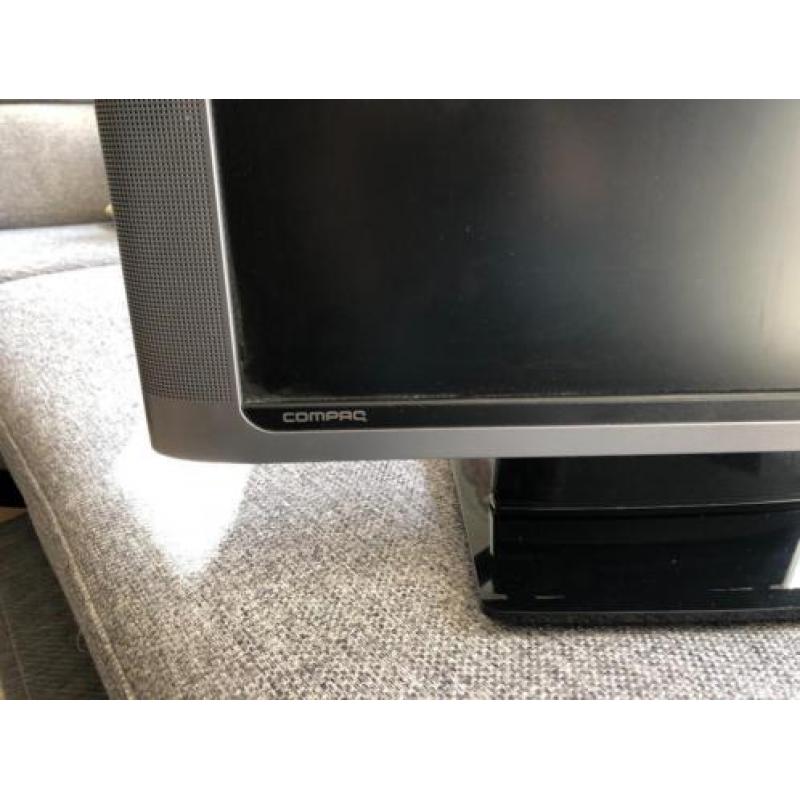 Beeldscherm Compaq (2 stuks) te koop 17 inch